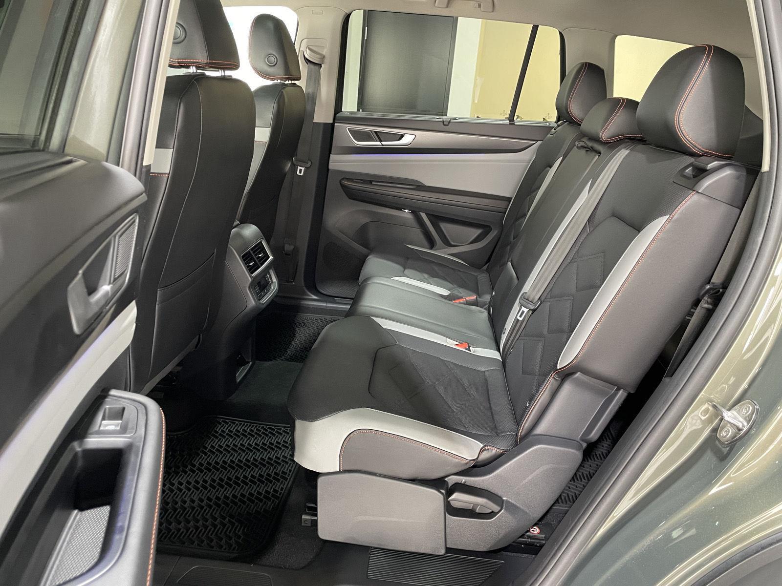 Vehicle photo 31