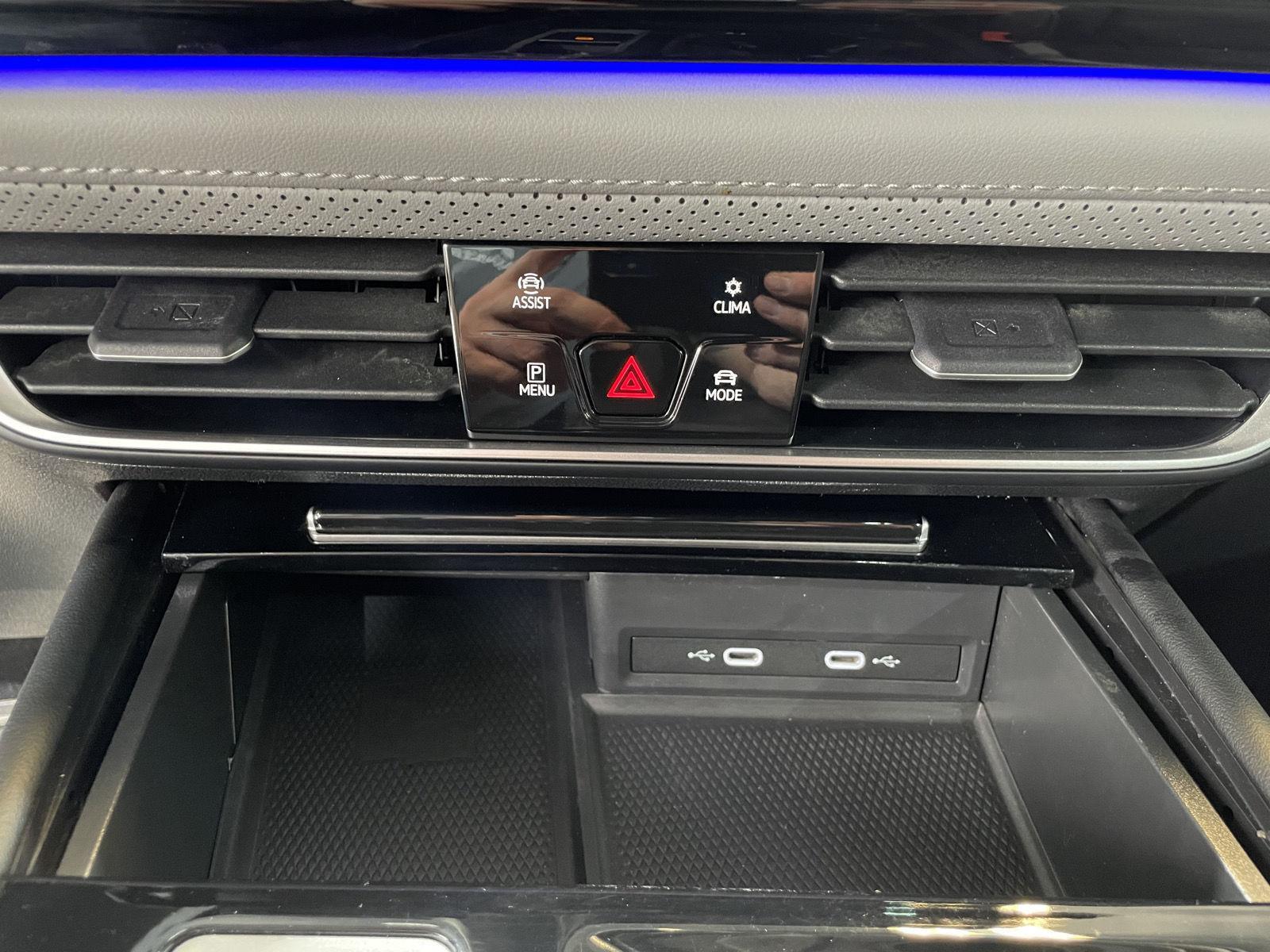 Vehicle photo 35