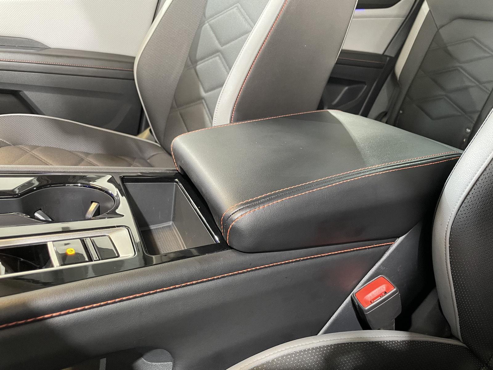 Vehicle photo 38