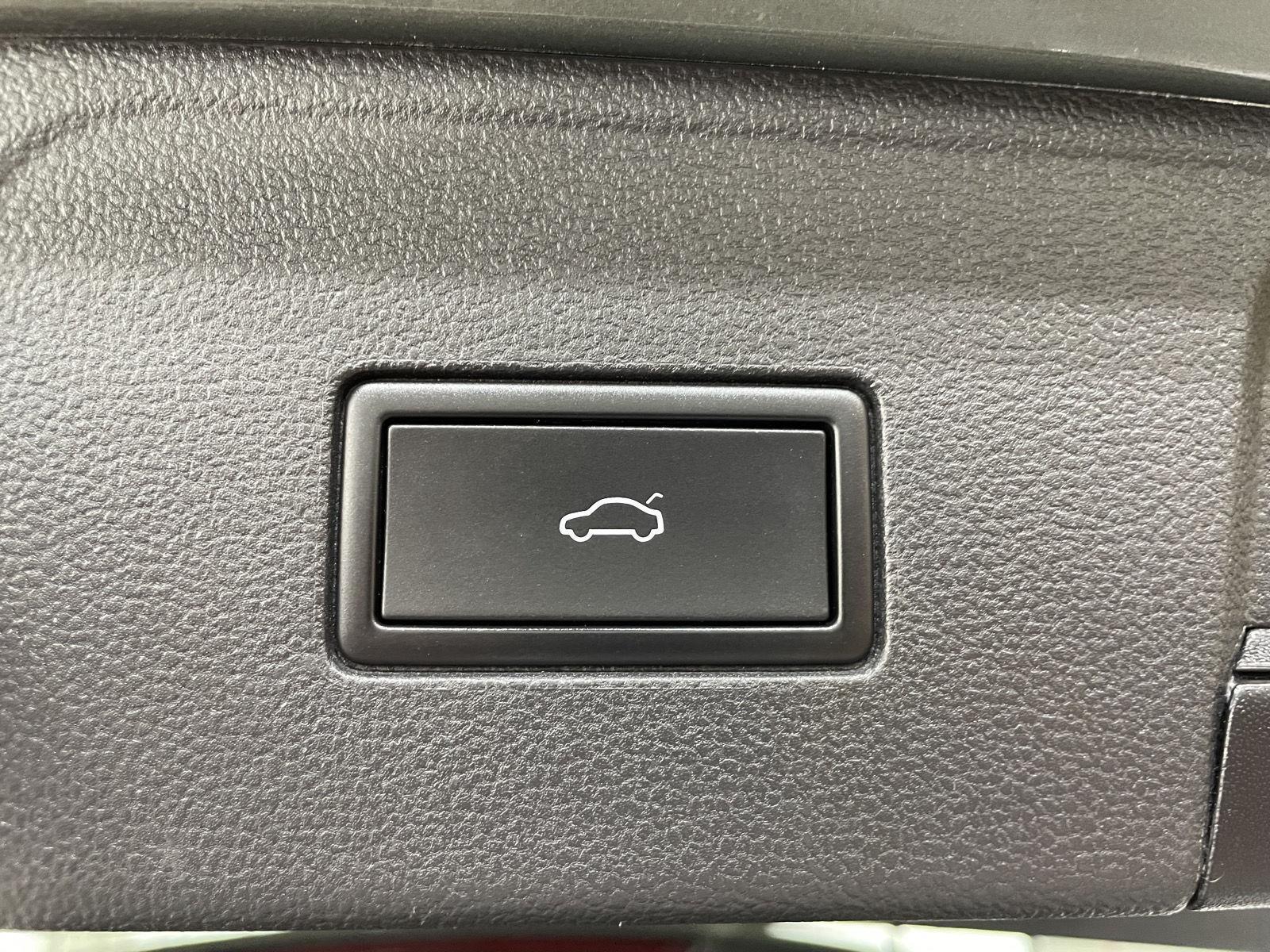 Vehicle photo 43