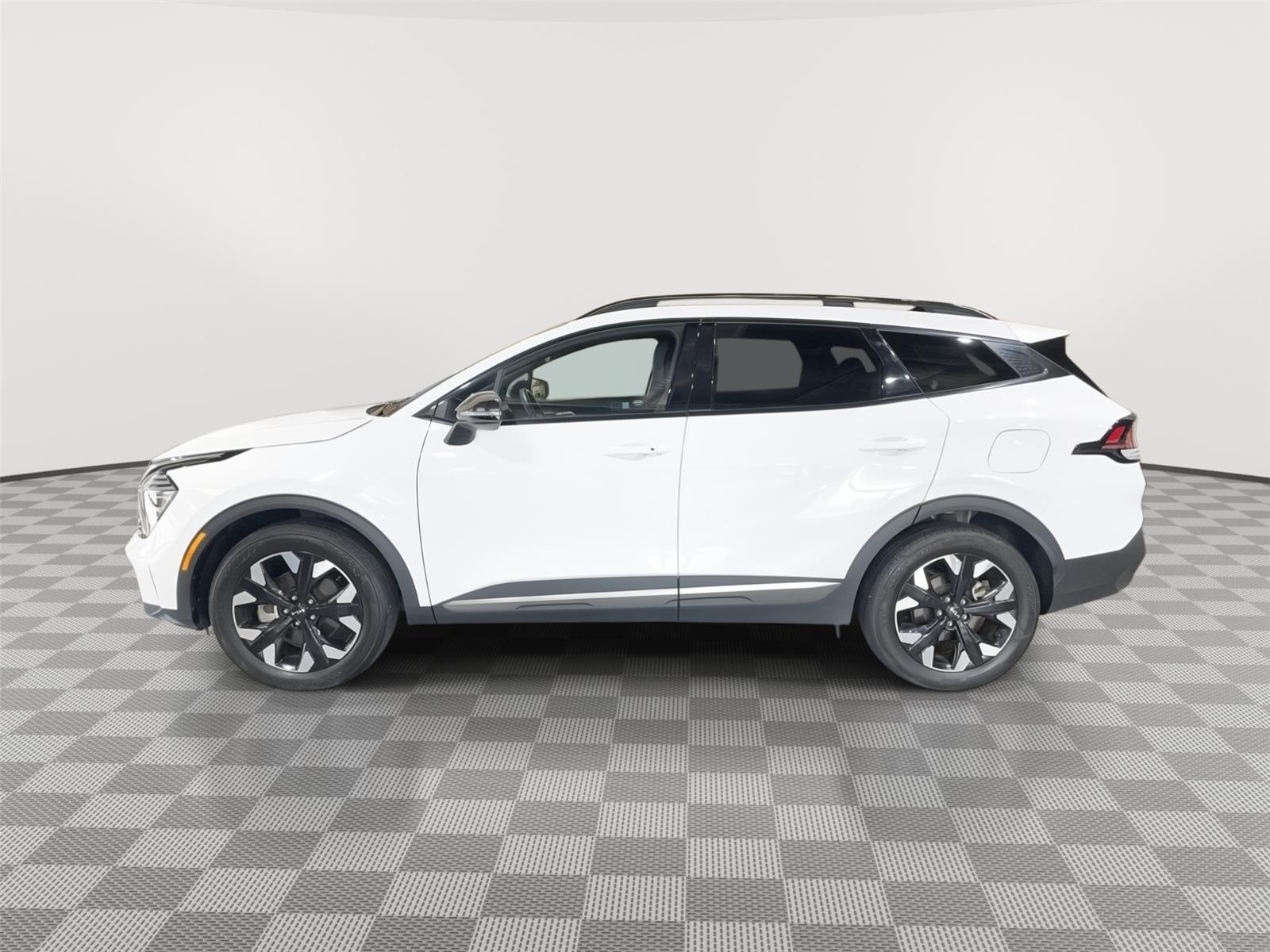 Vehicle photo 2