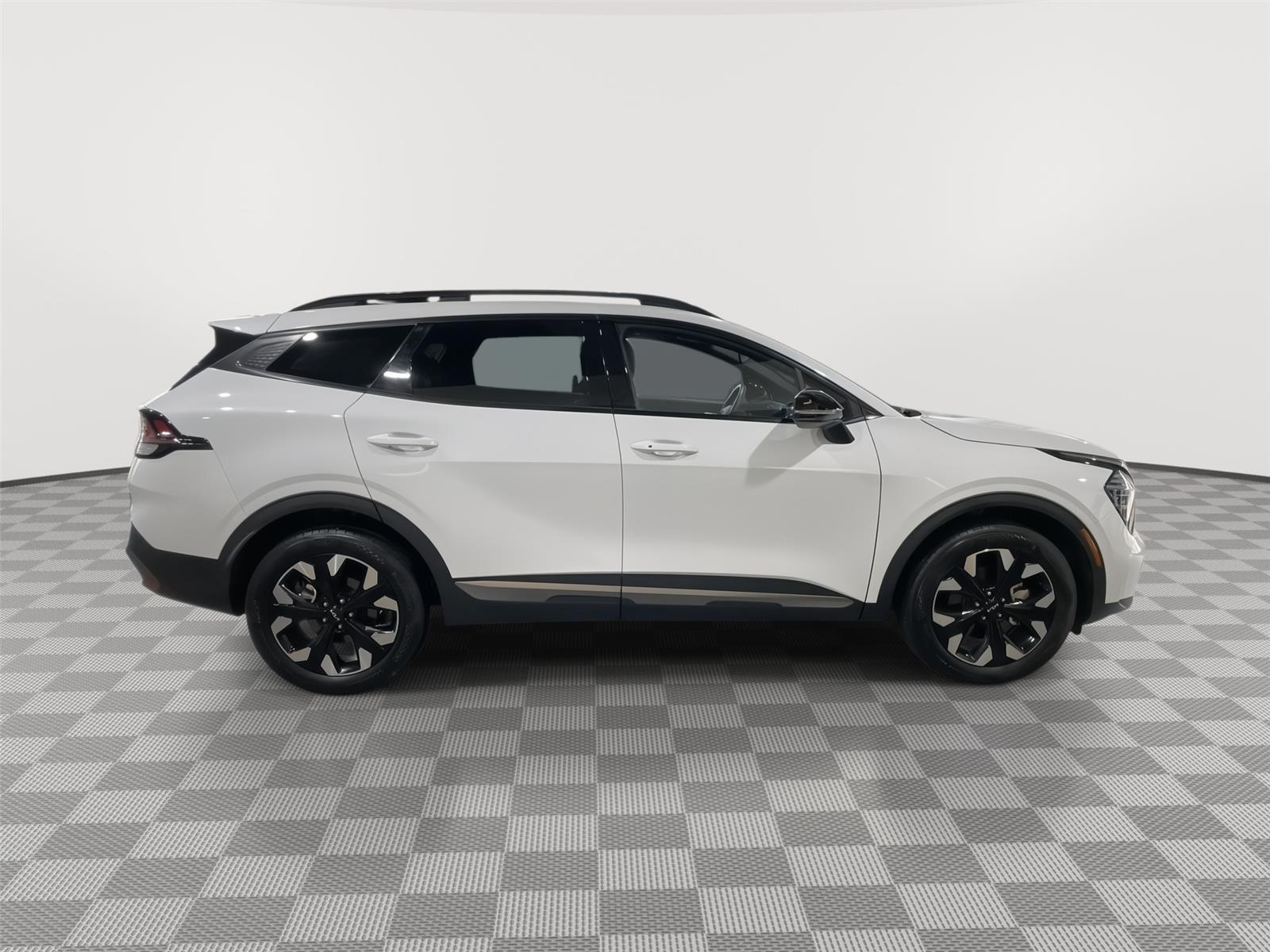 Vehicle photo 6