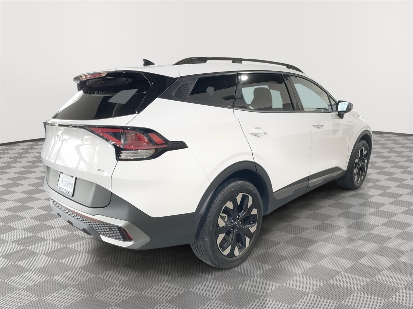Vehicle photo 7