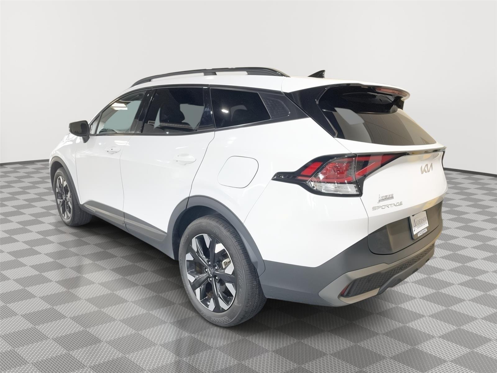 Vehicle photo 9