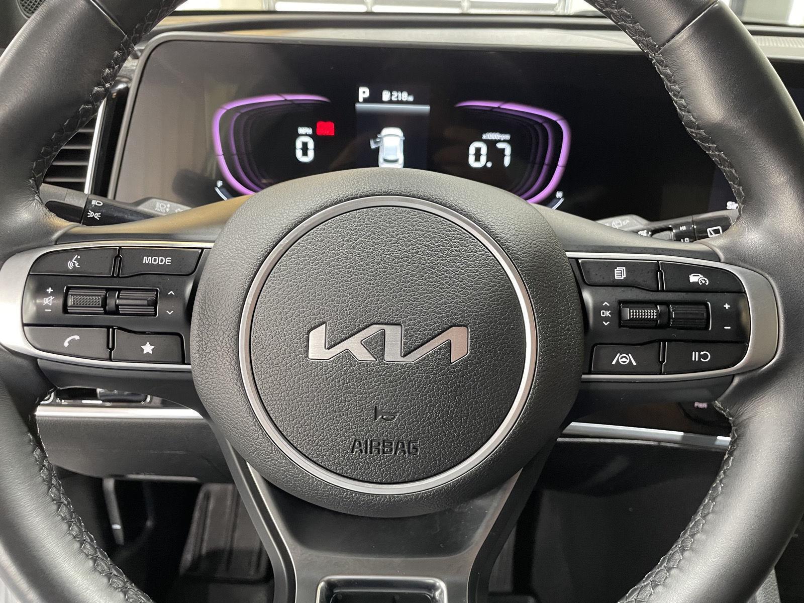 Vehicle photo 13