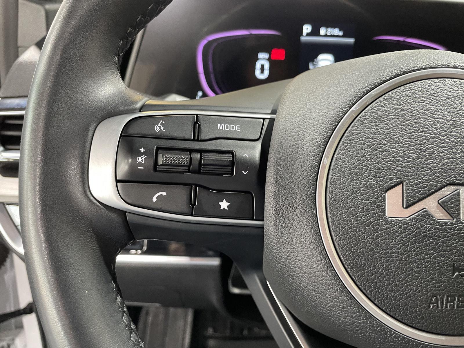 Vehicle photo 14