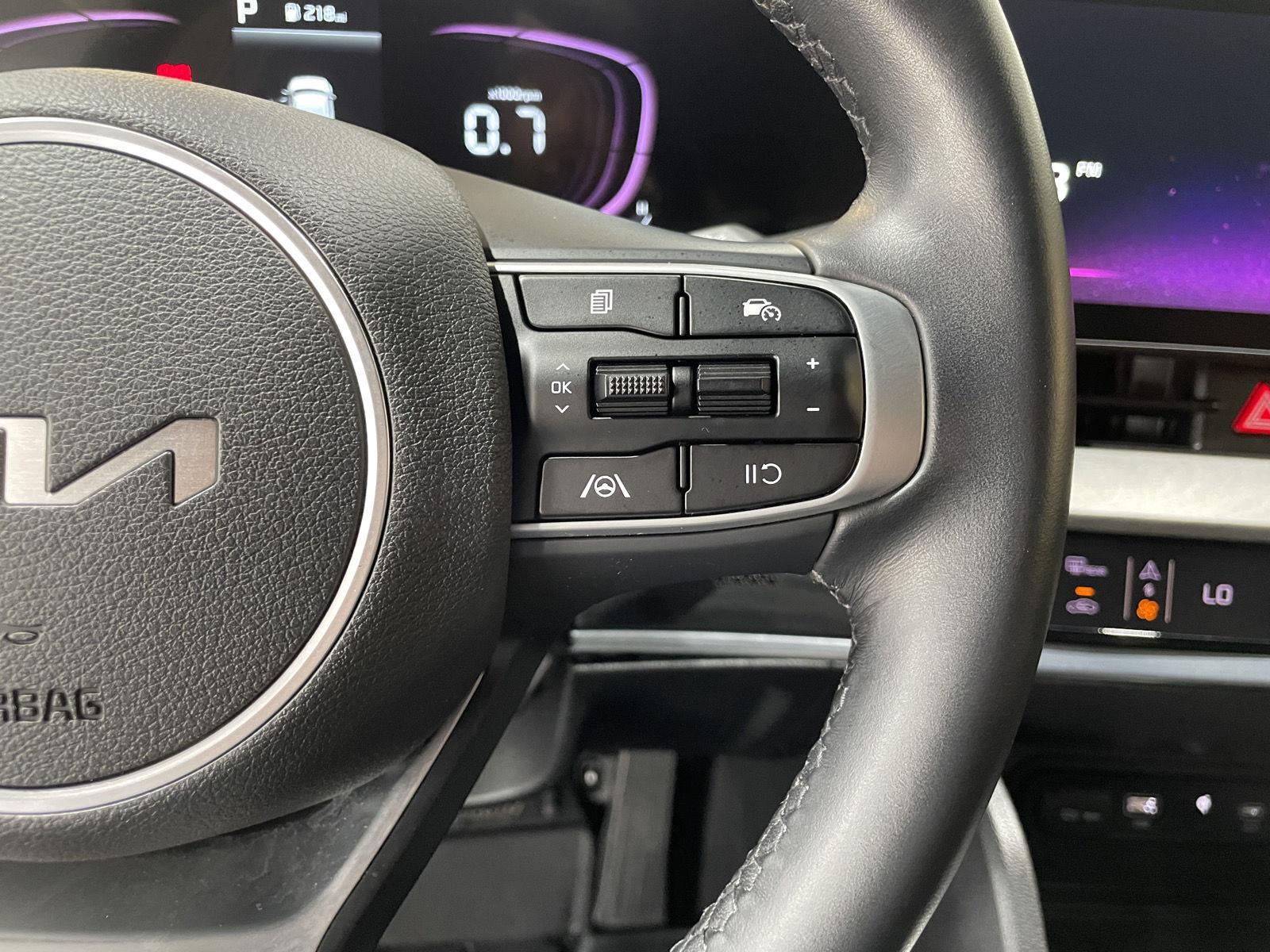 Vehicle photo 15