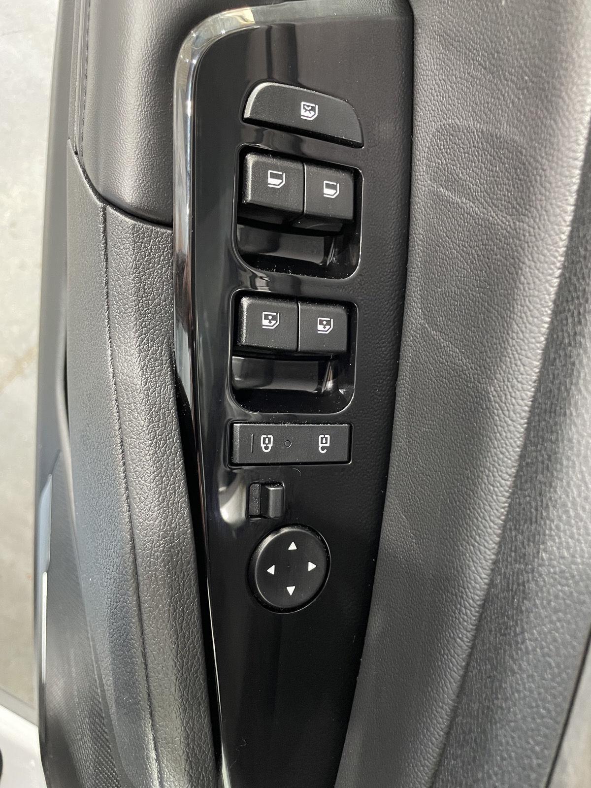 Vehicle photo 18