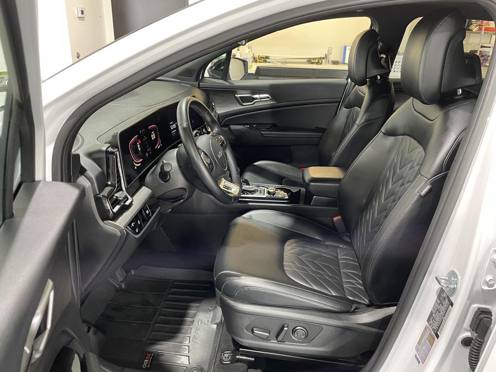 Vehicle photo 19