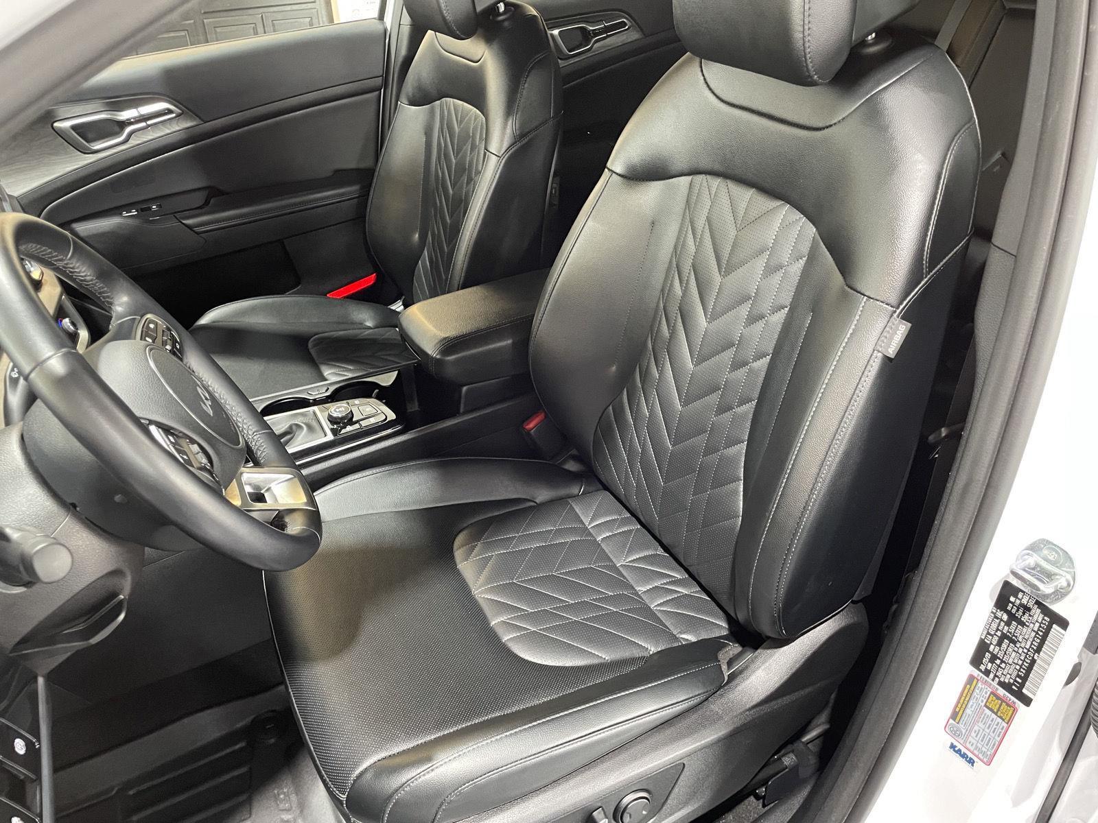 Vehicle photo 21