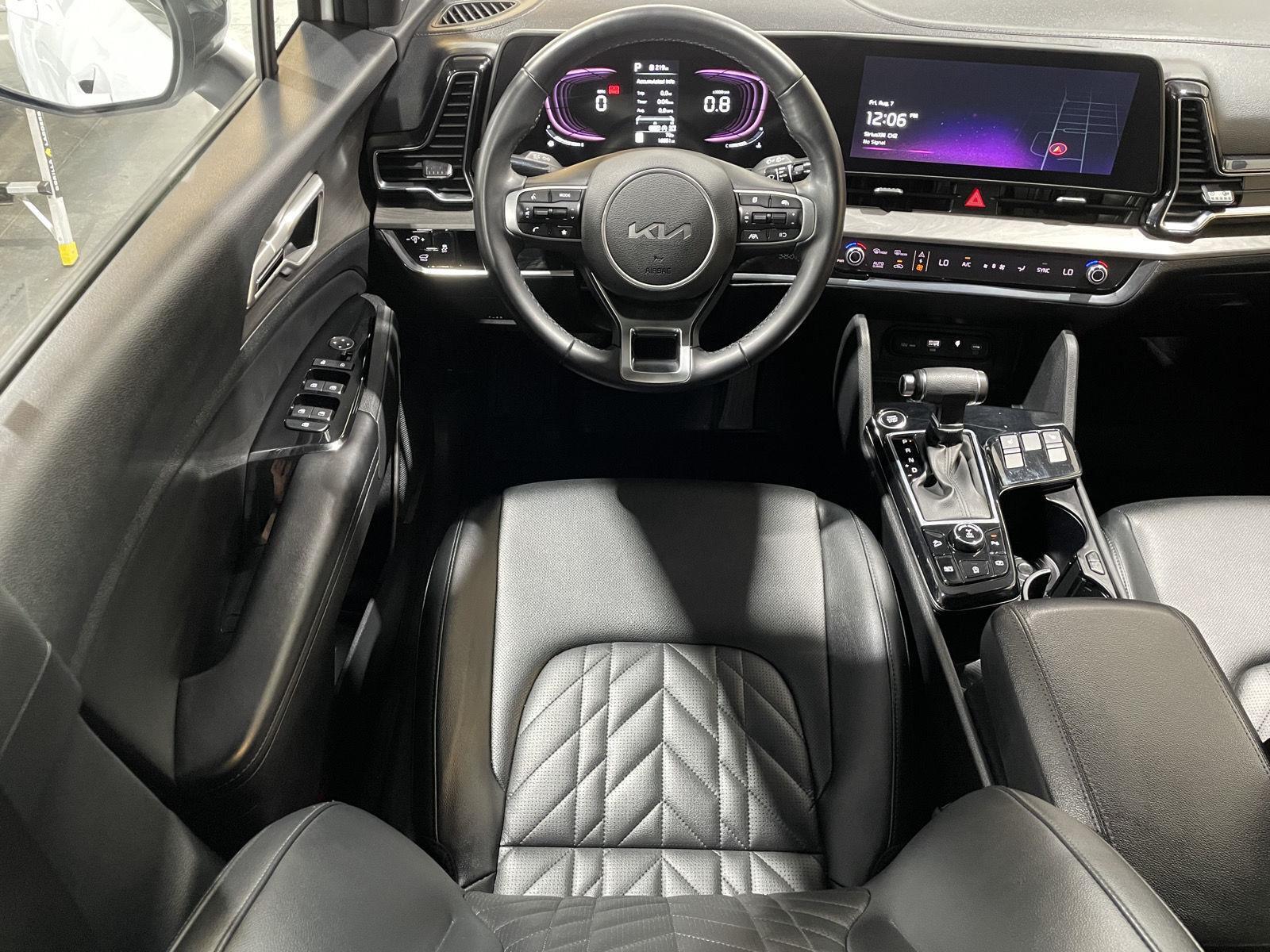 Vehicle photo 22