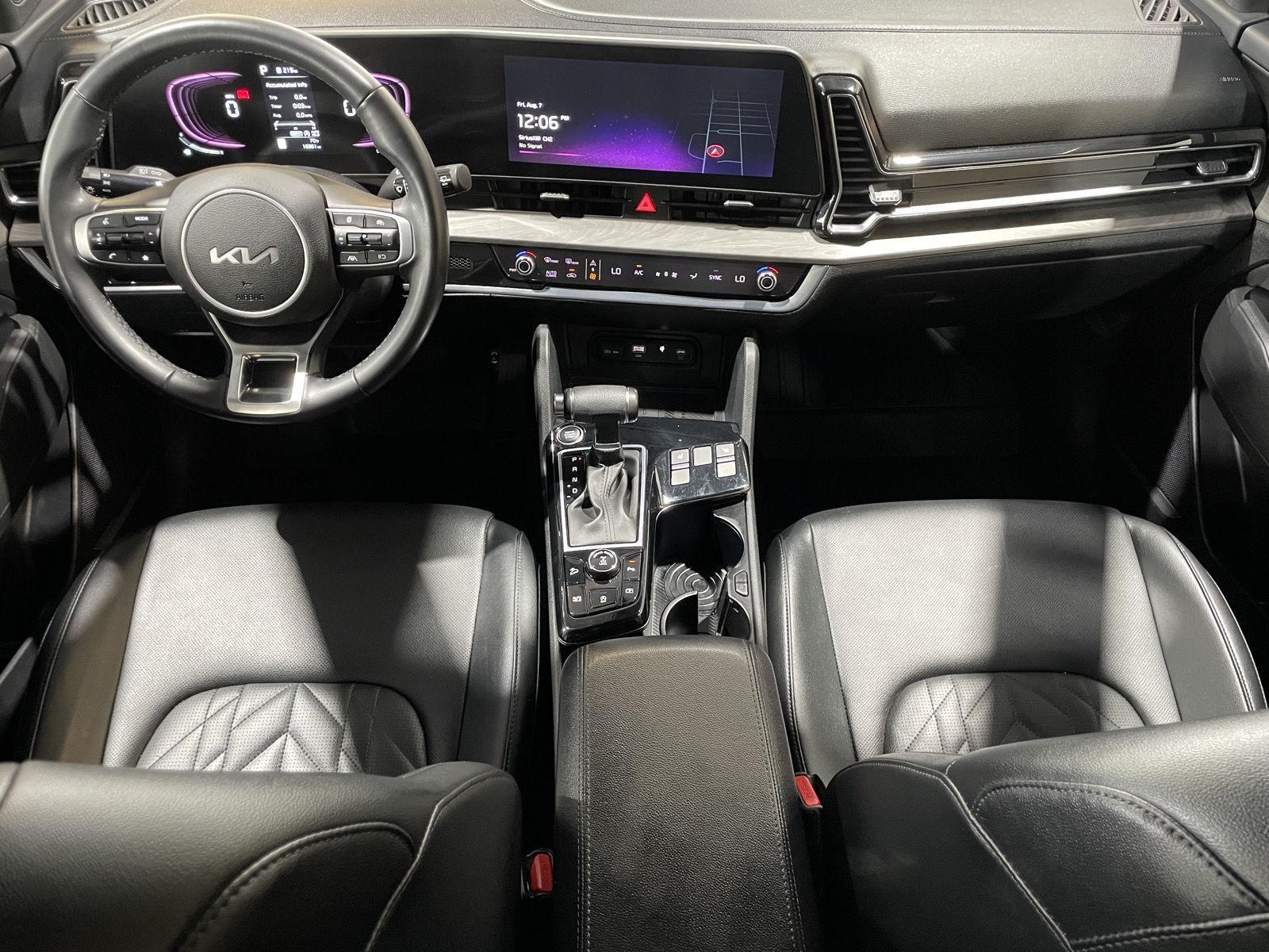 Vehicle photo 23
