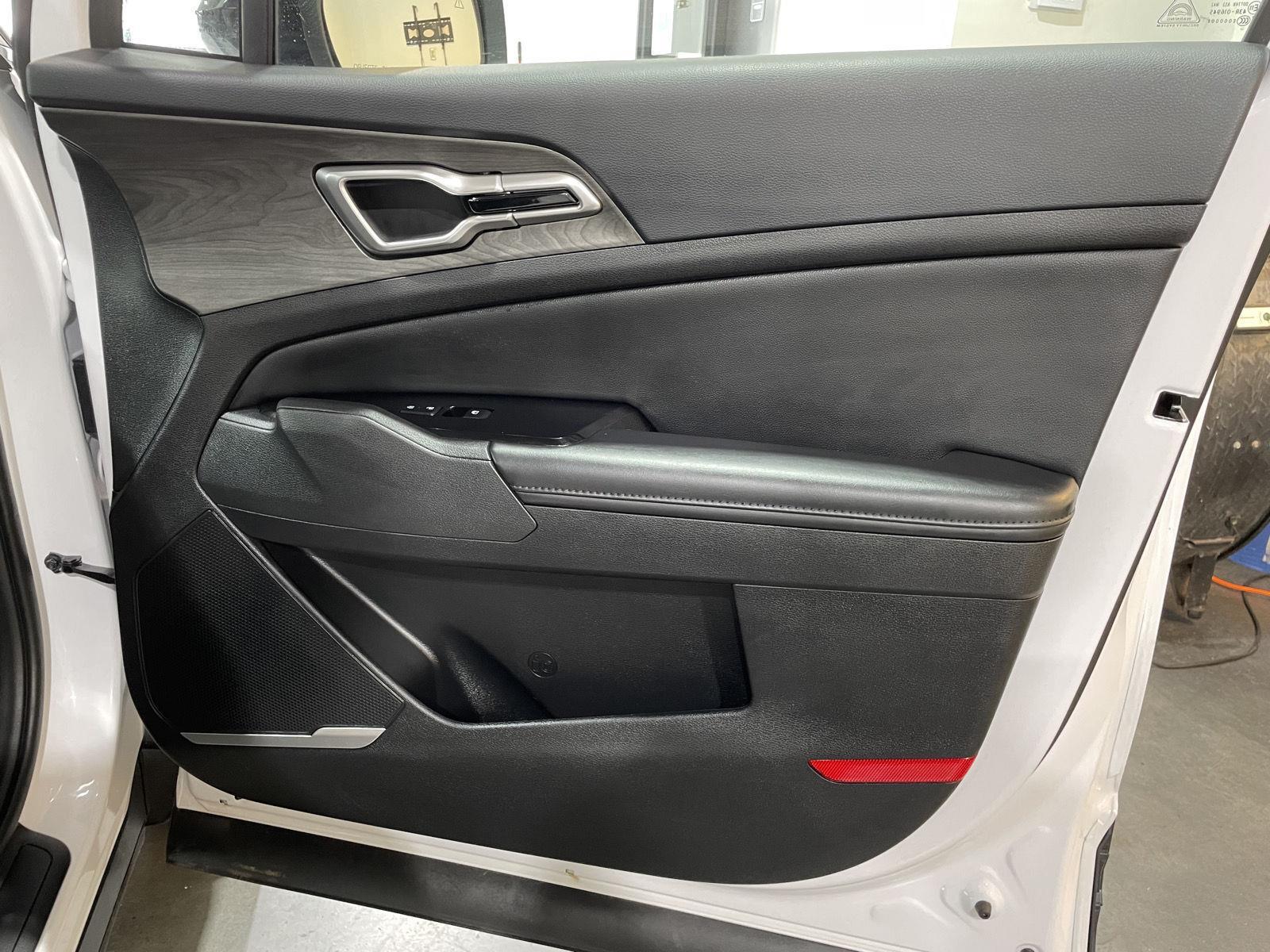 Vehicle photo 24