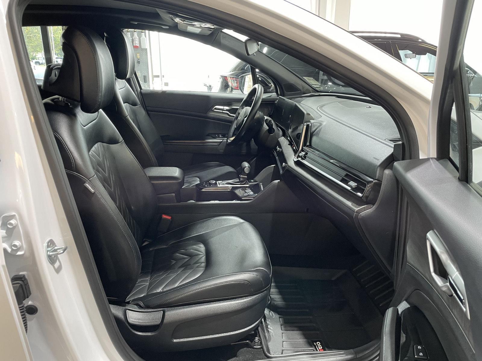 Vehicle photo 25