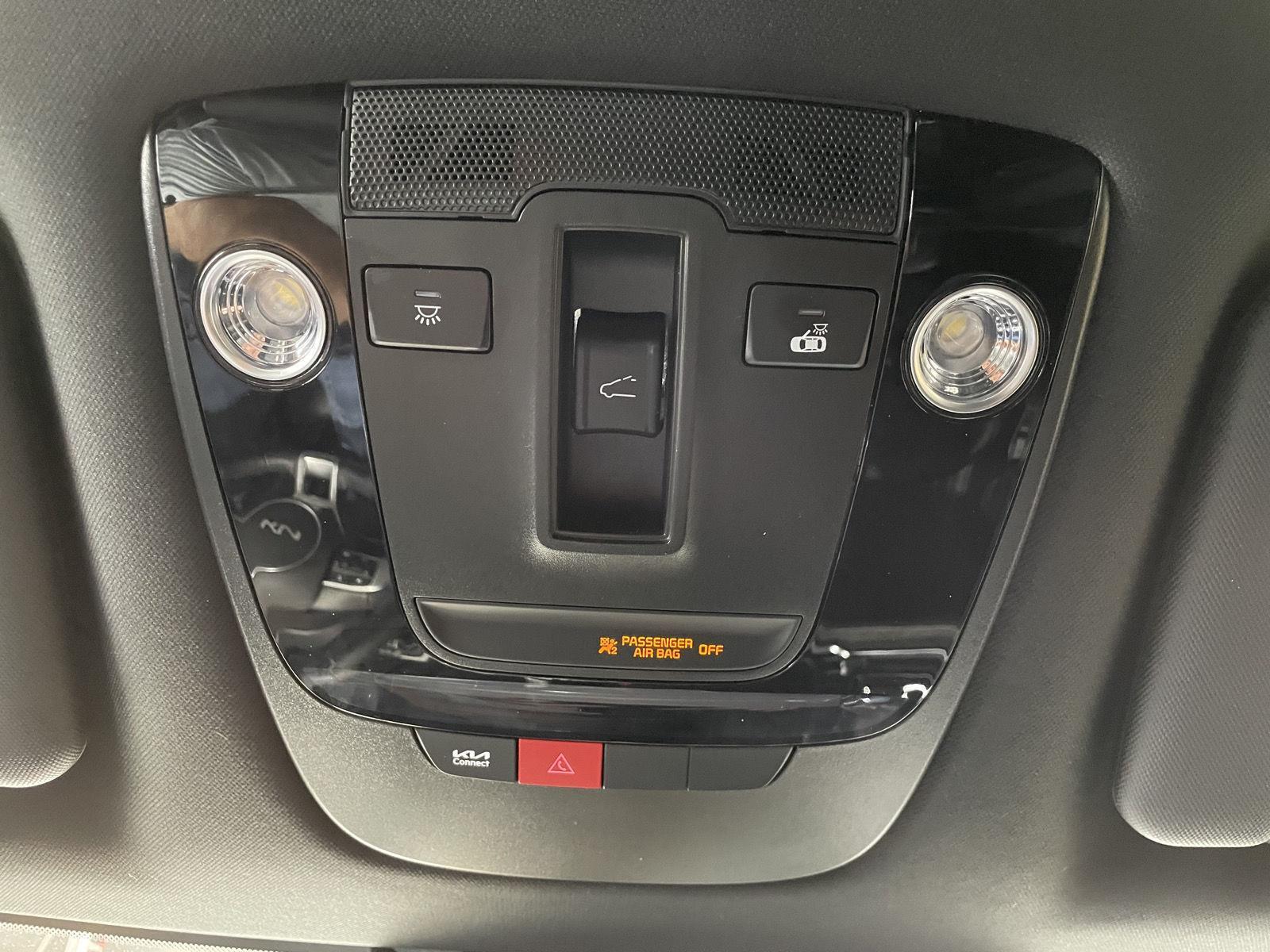 Vehicle photo 30