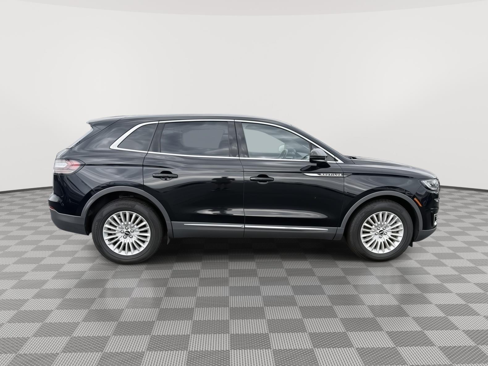 Vehicle photo 6