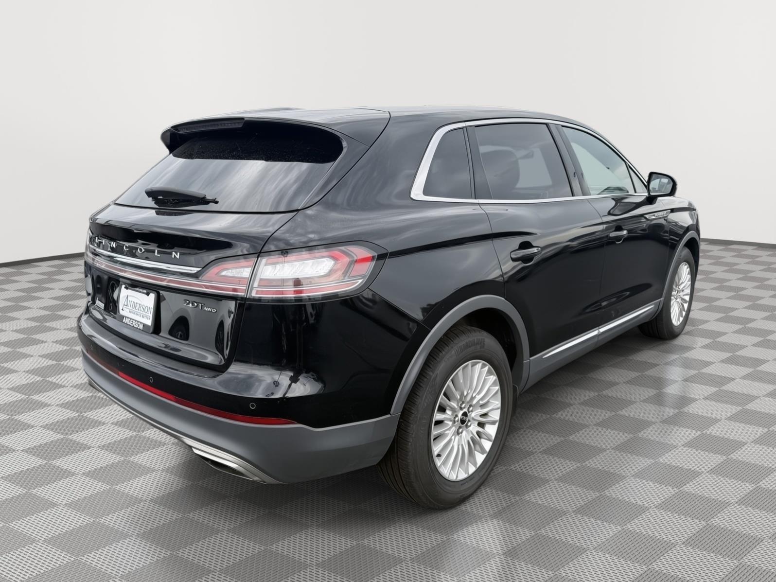 Vehicle photo 7