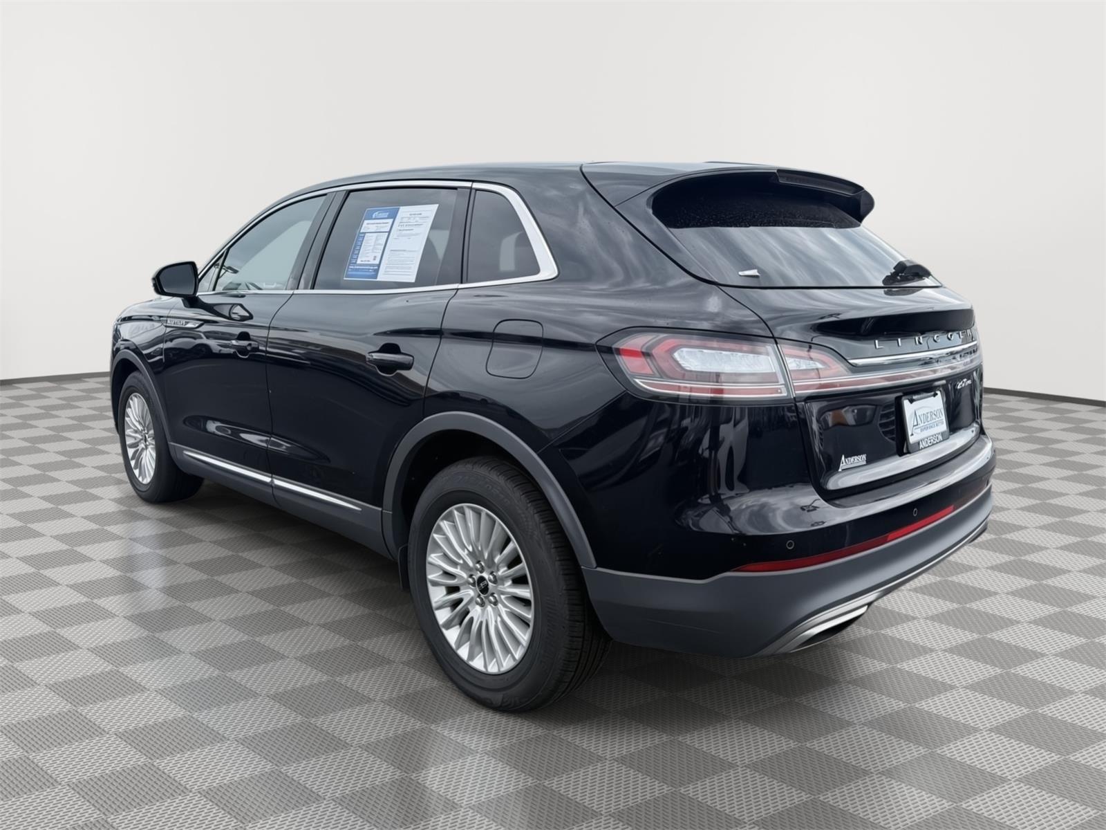 Vehicle photo 9