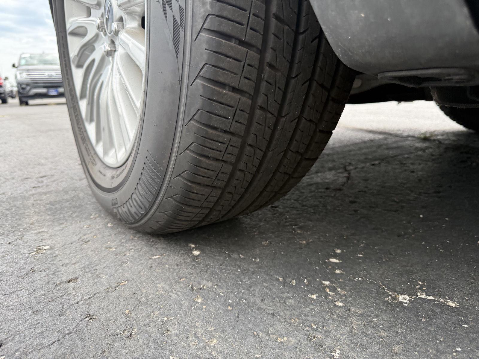 Vehicle photo 11