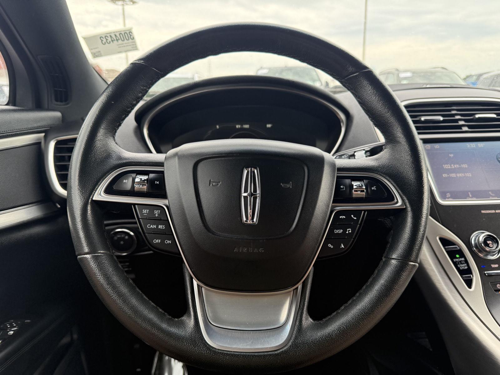 Vehicle photo 12