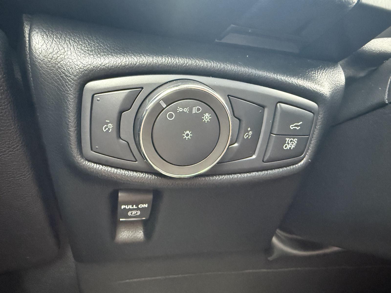 Vehicle photo 16