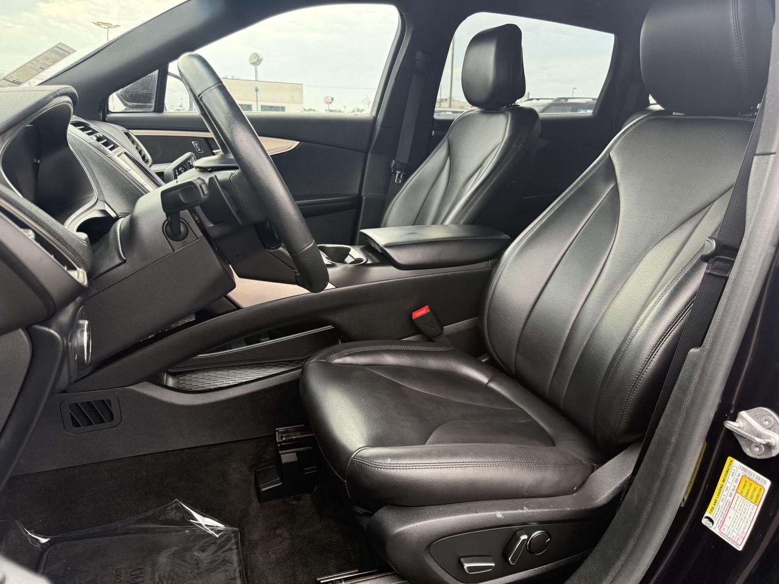 Vehicle photo 19