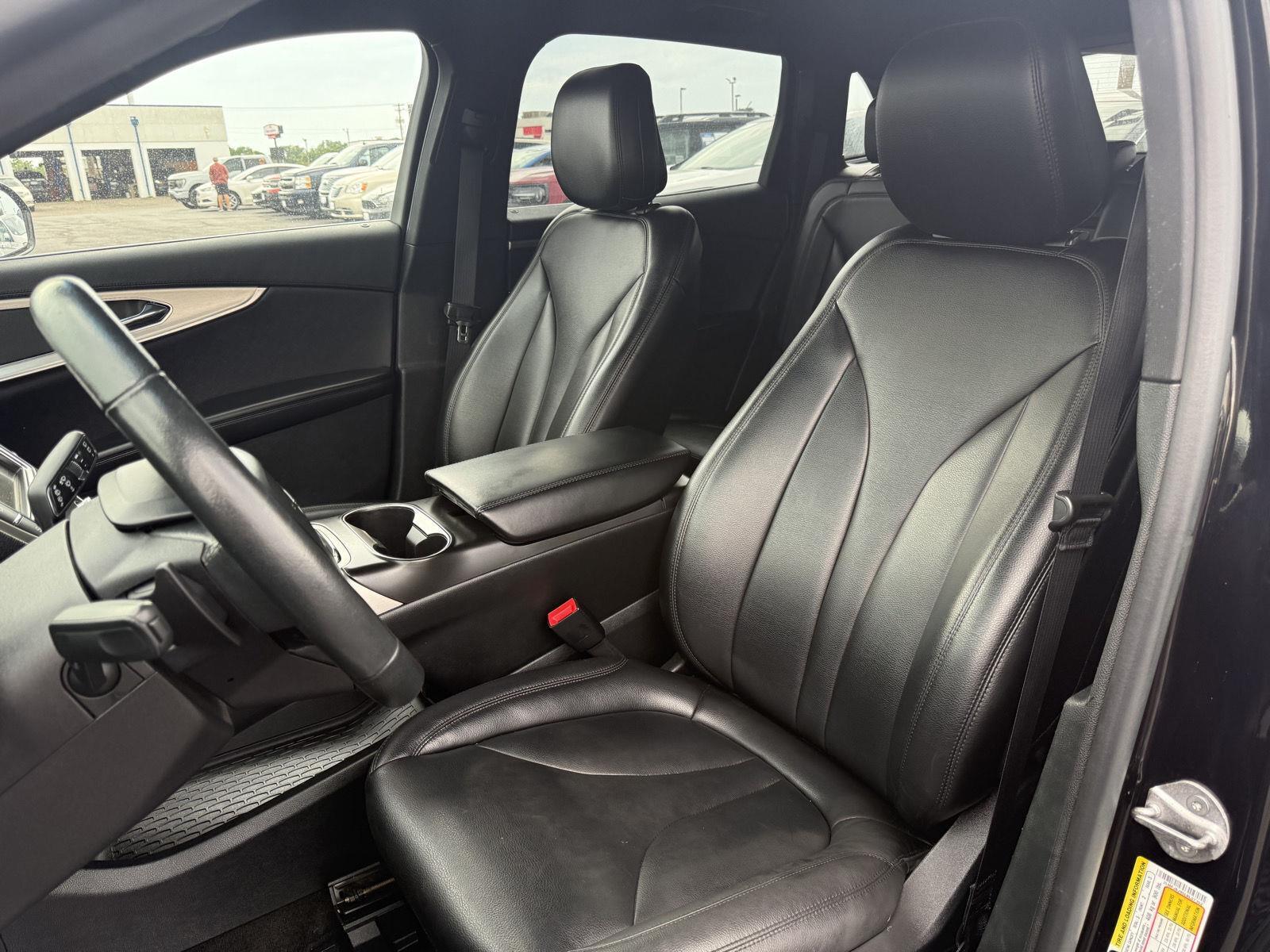 Vehicle photo 20