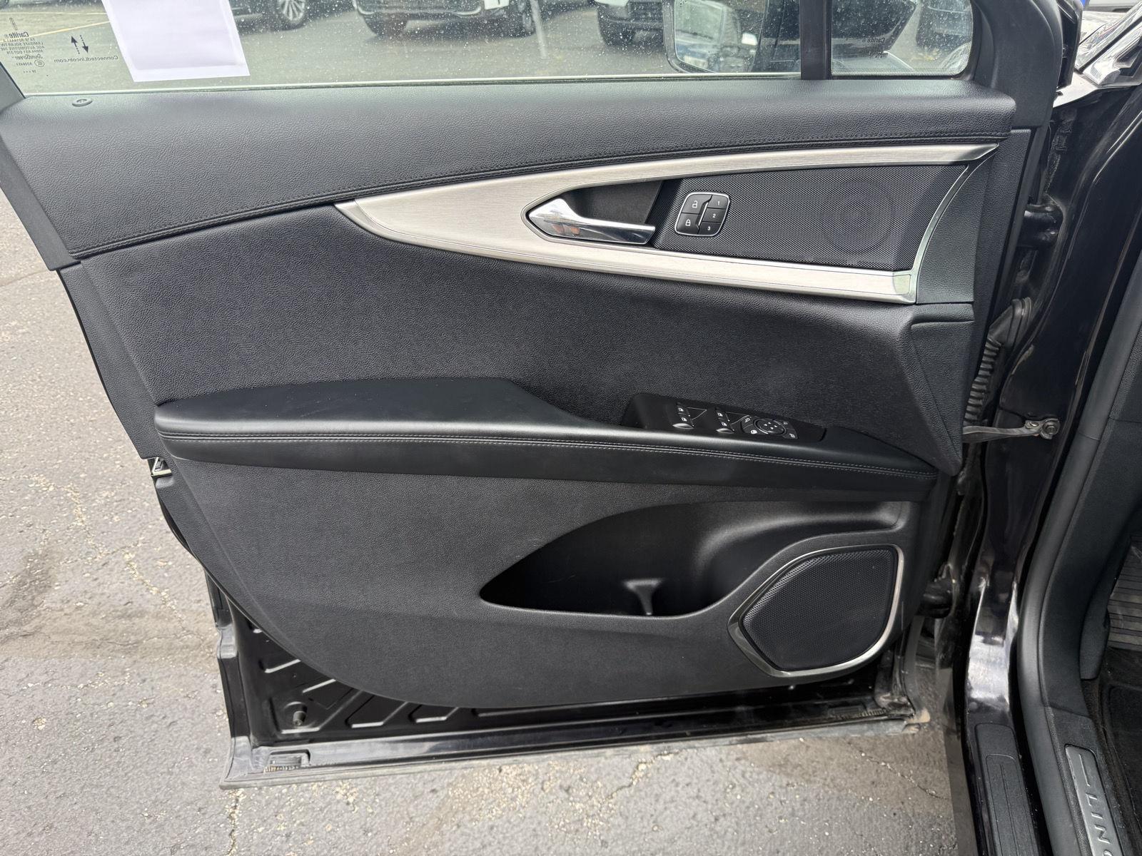 Vehicle photo 21