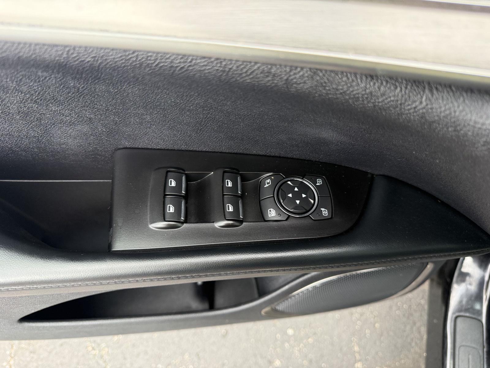 Vehicle photo 22