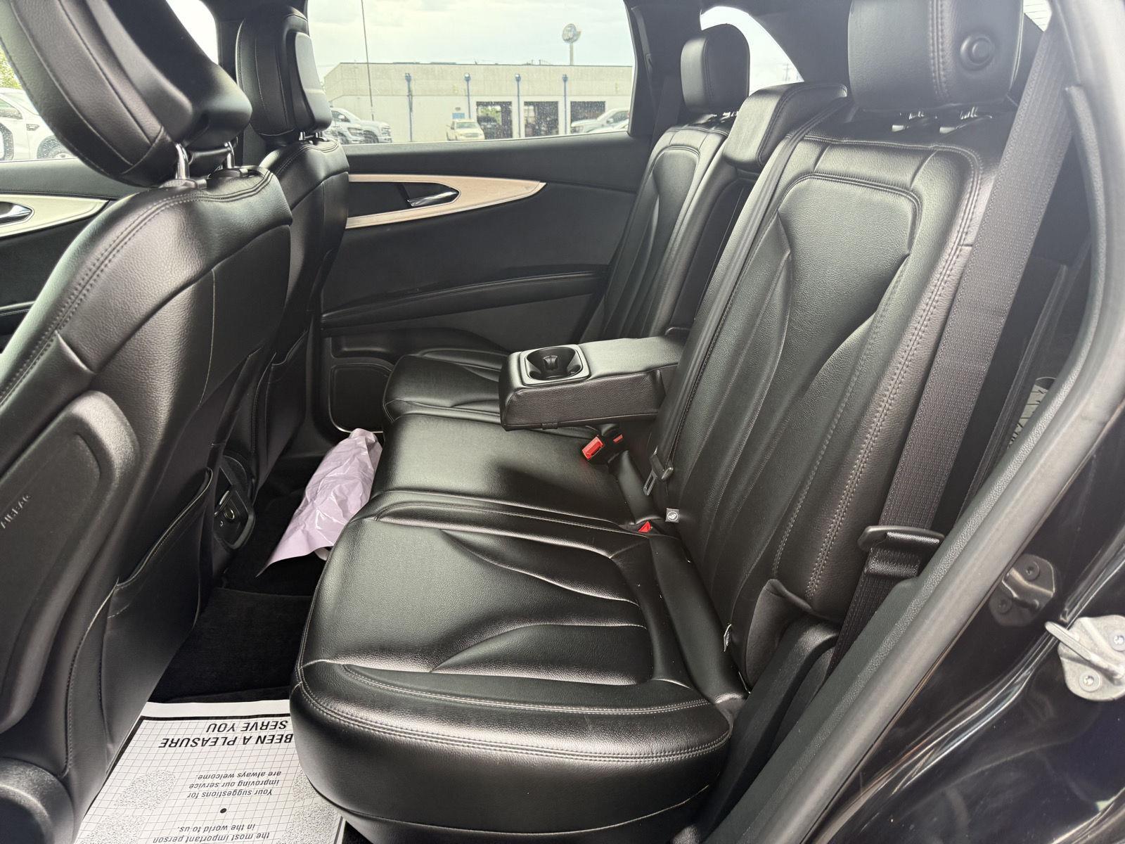 Vehicle photo 24