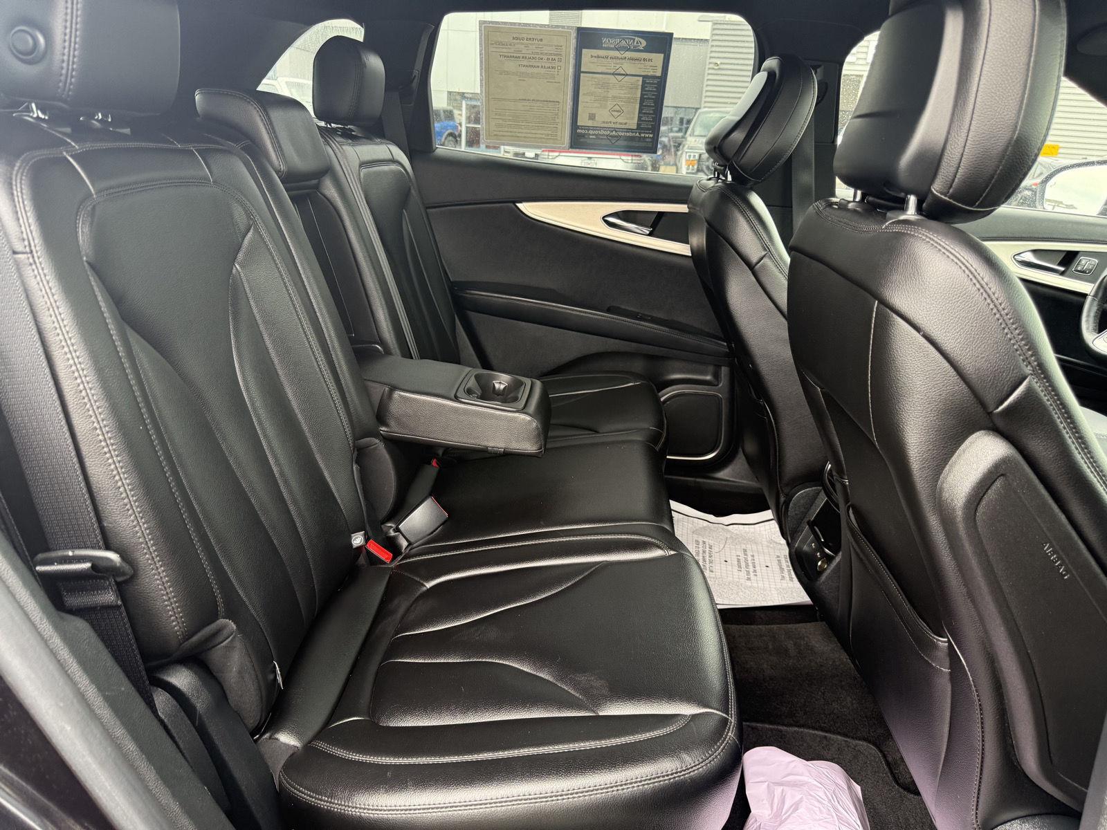 Vehicle photo 25