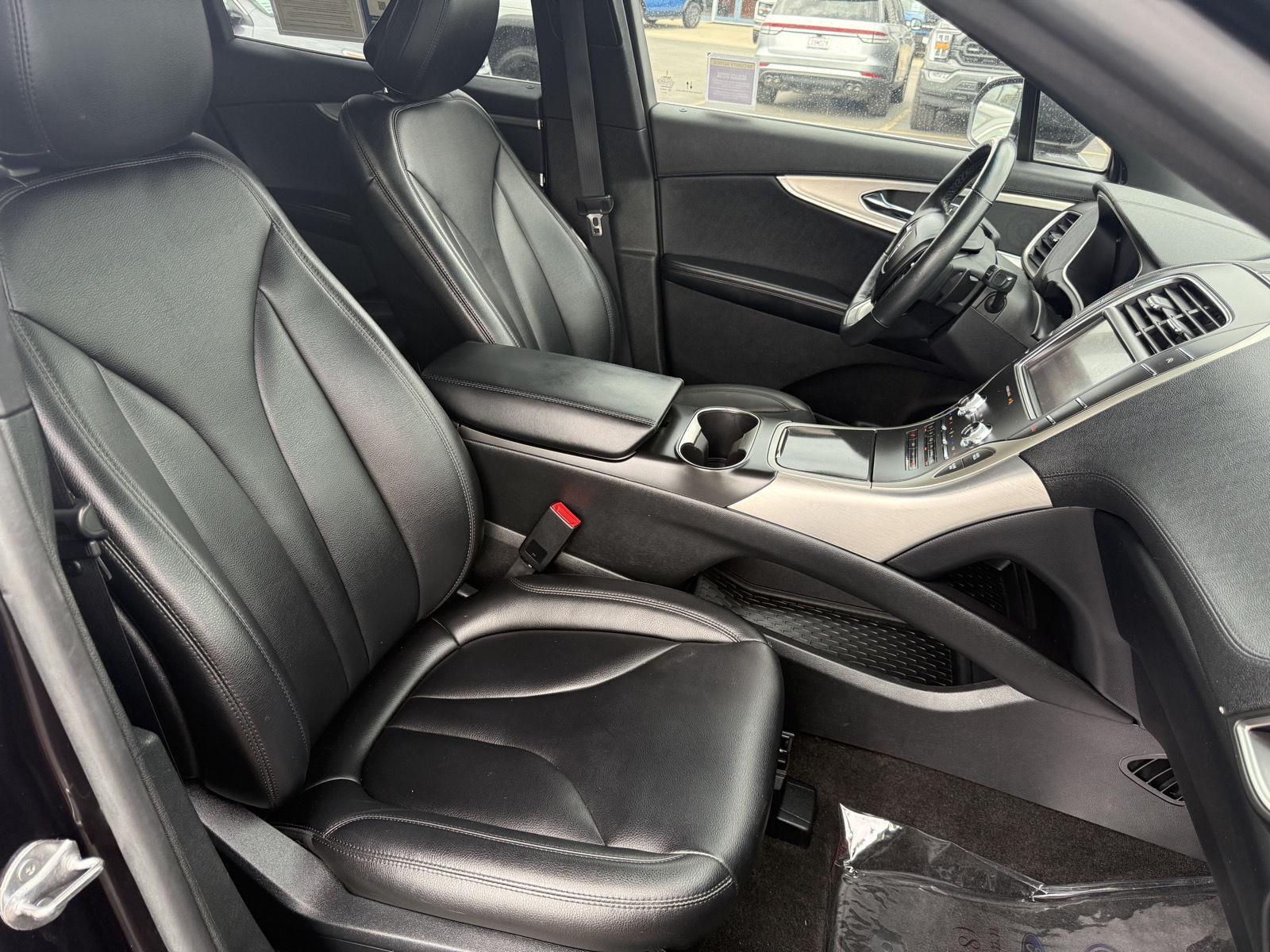 Vehicle photo 28