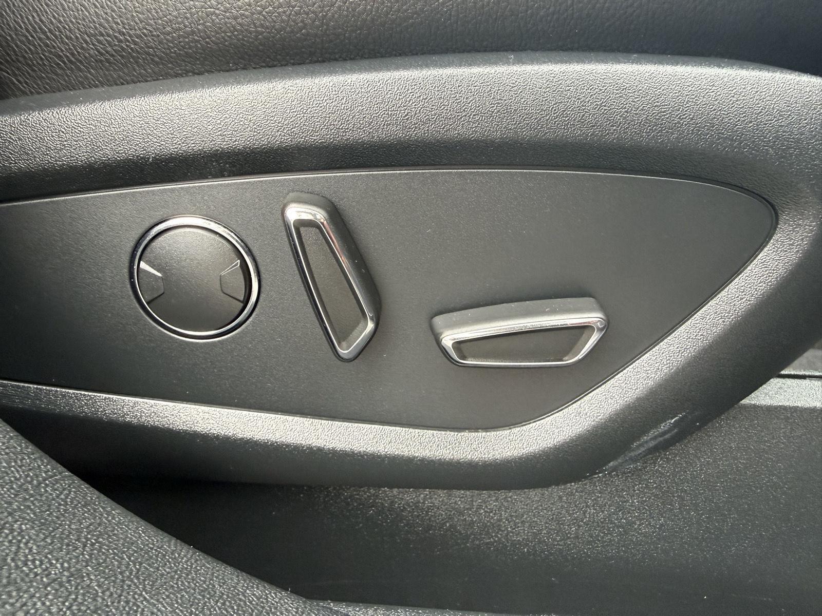 Vehicle photo 29