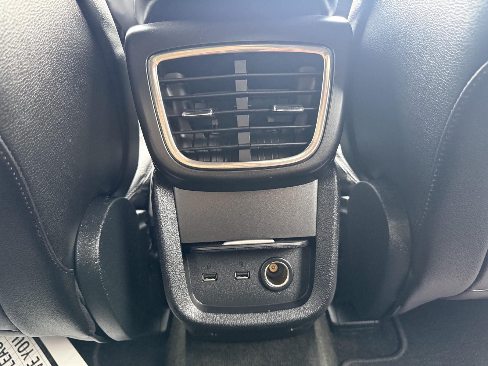 Vehicle photo 37