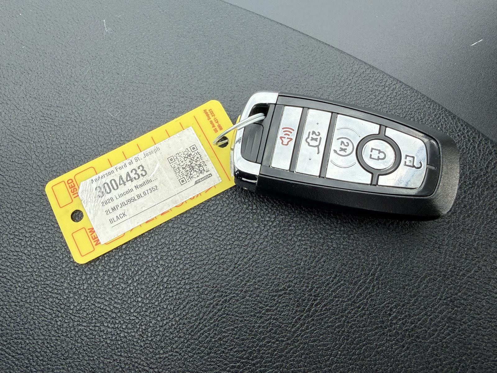 Vehicle photo 43
