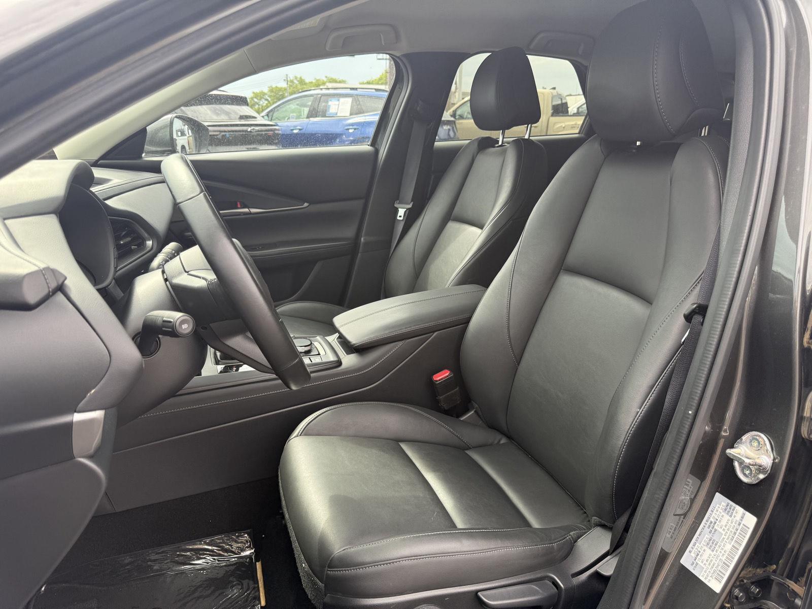 Vehicle photo 19