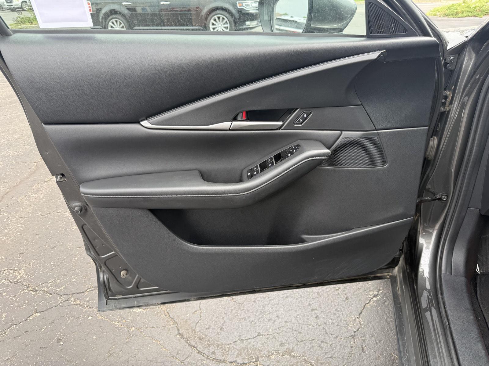 Vehicle photo 20