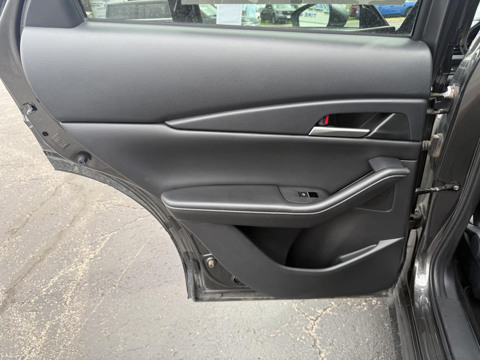 Vehicle photo 21