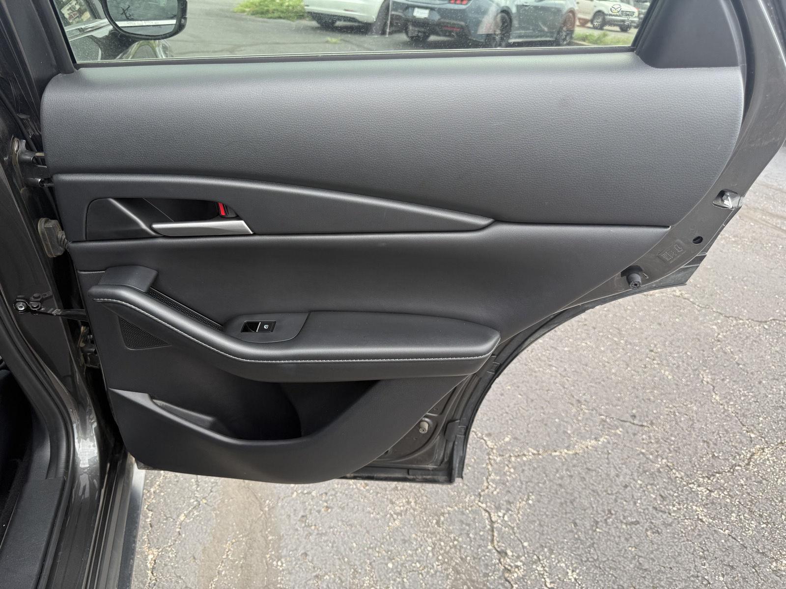 Vehicle photo 24