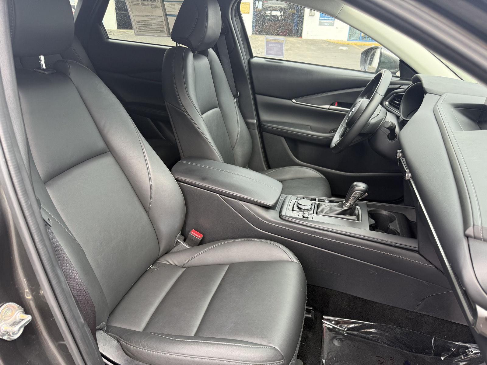 Vehicle photo 26