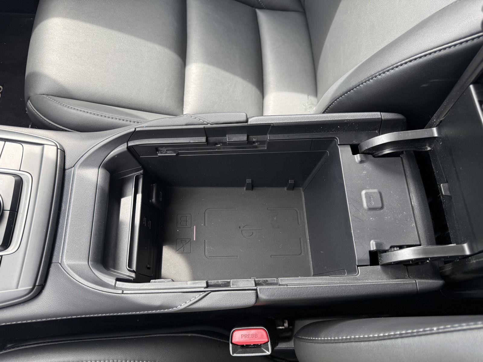 Vehicle photo 32