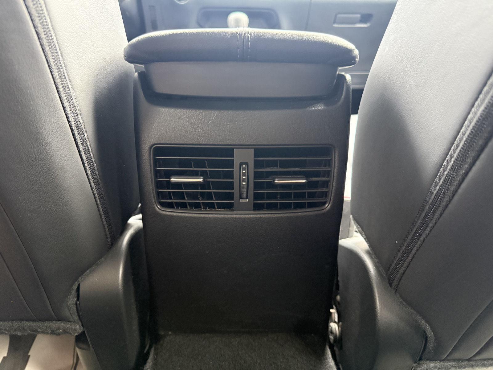 Vehicle photo 33