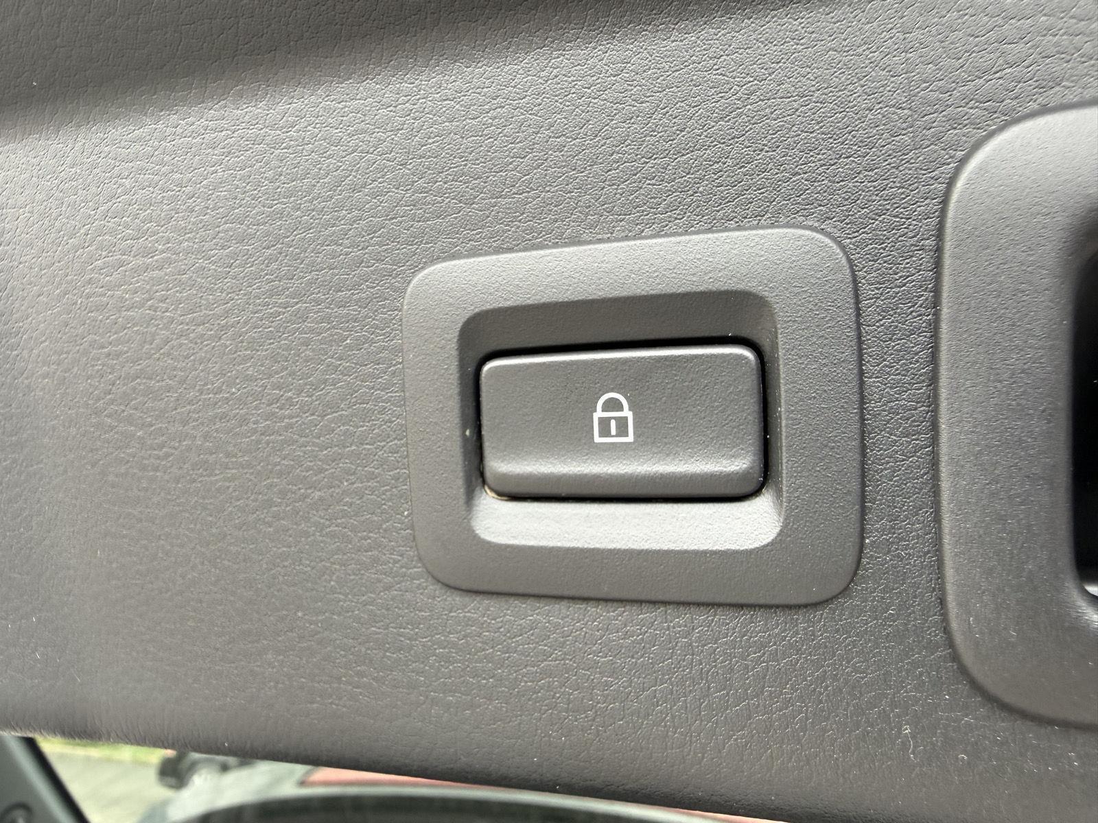 Vehicle photo 38