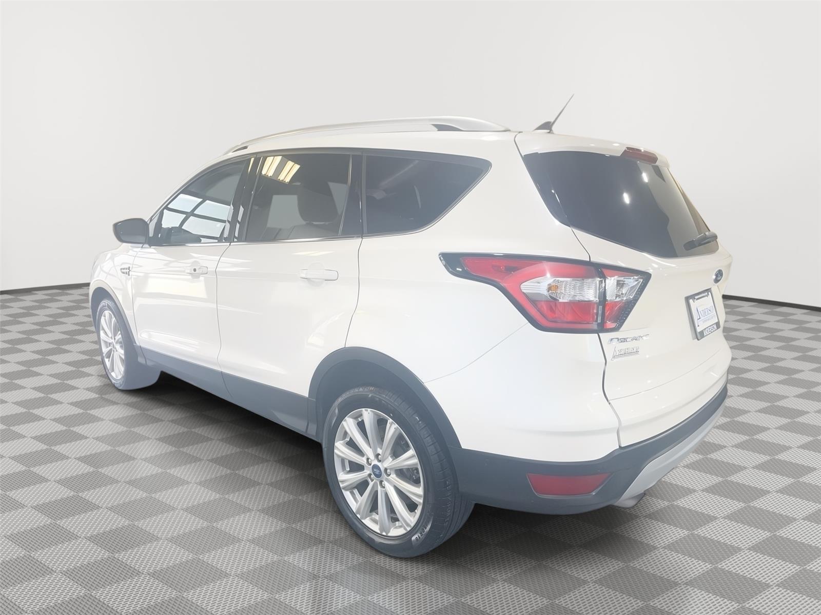 Vehicle photo 9