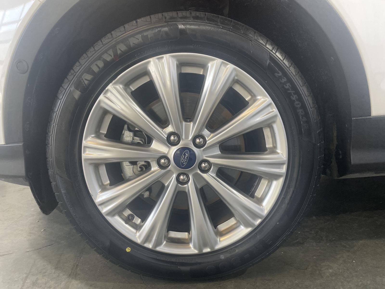 Vehicle photo 10