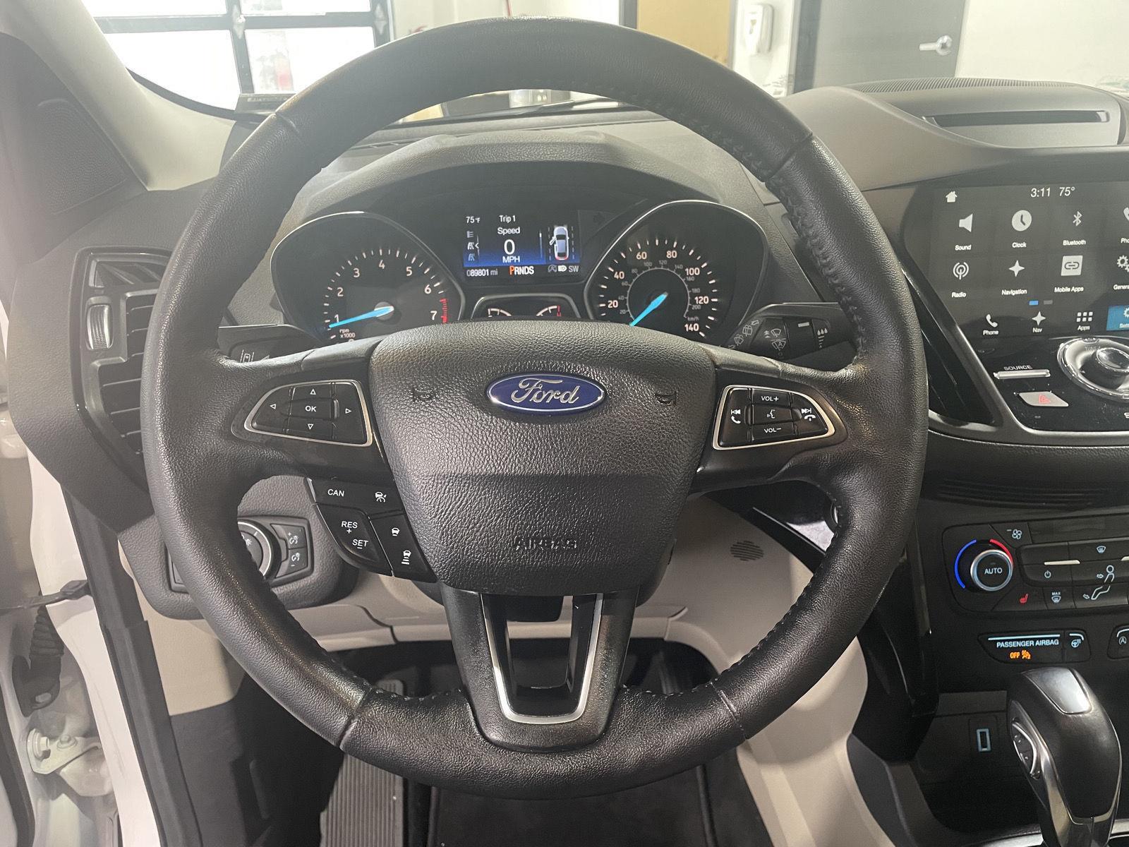 Vehicle photo 12