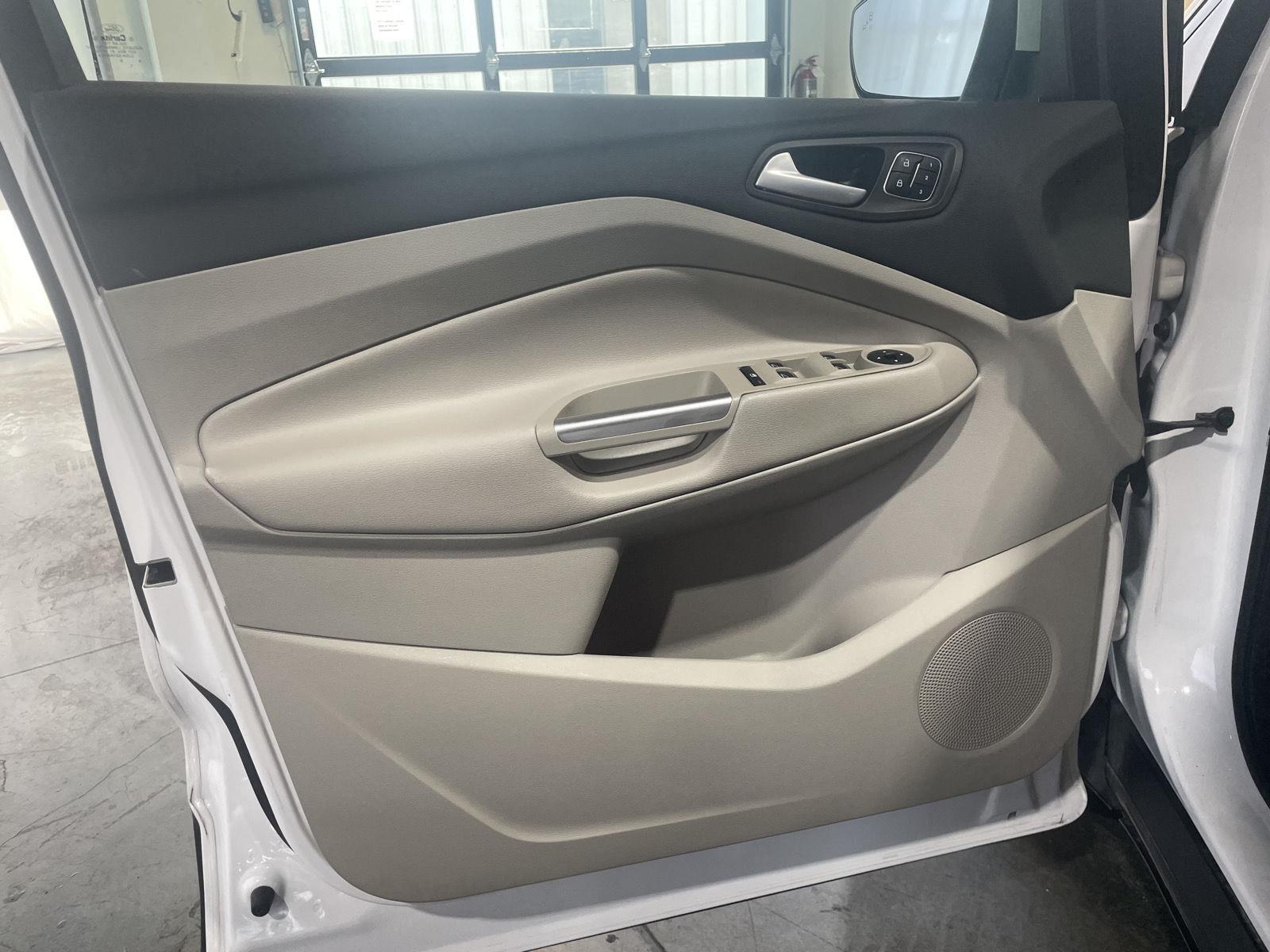 Vehicle photo 17