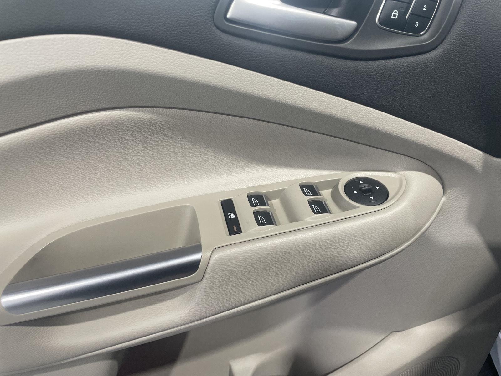 Vehicle photo 18