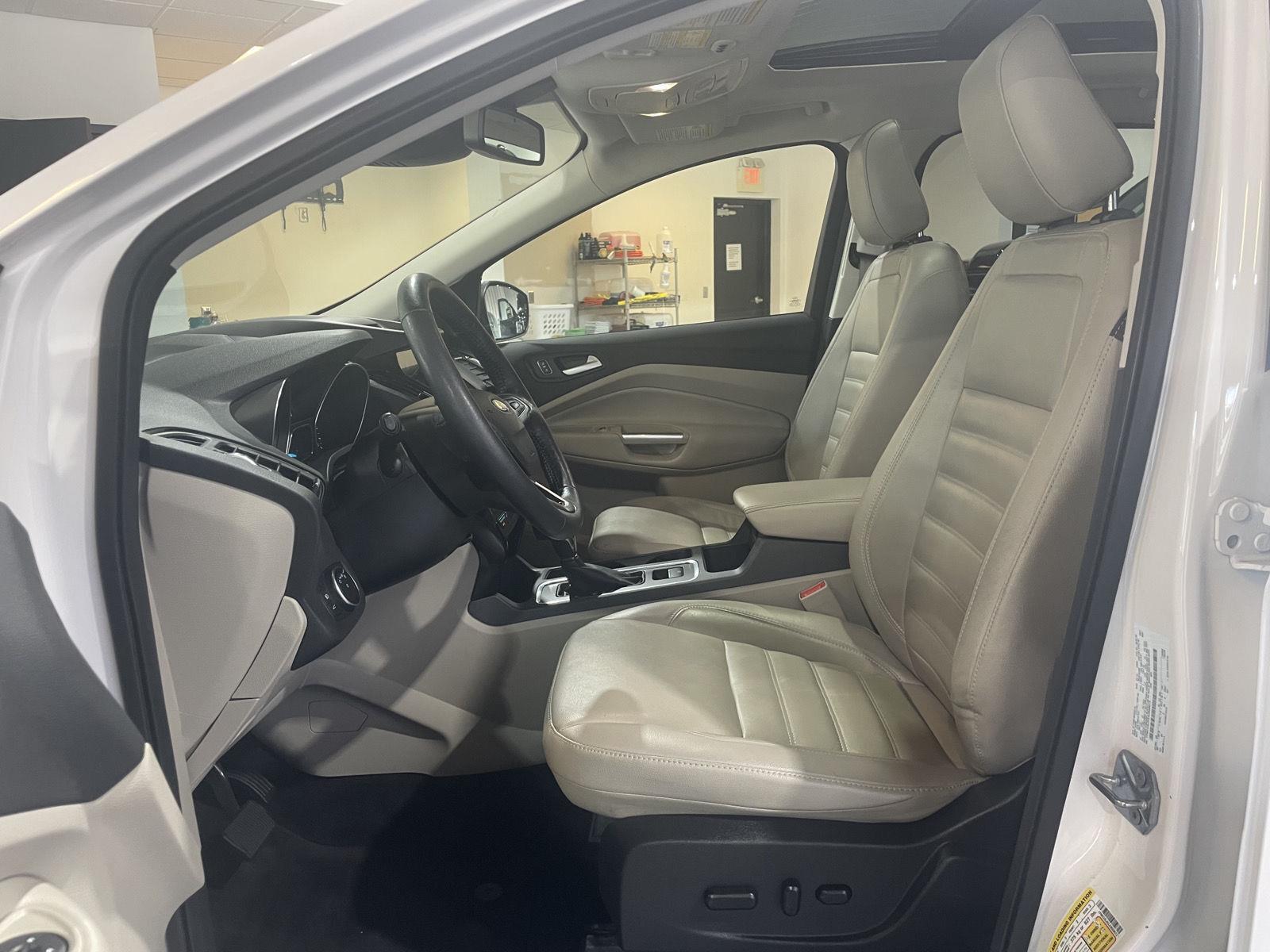 Vehicle photo 19