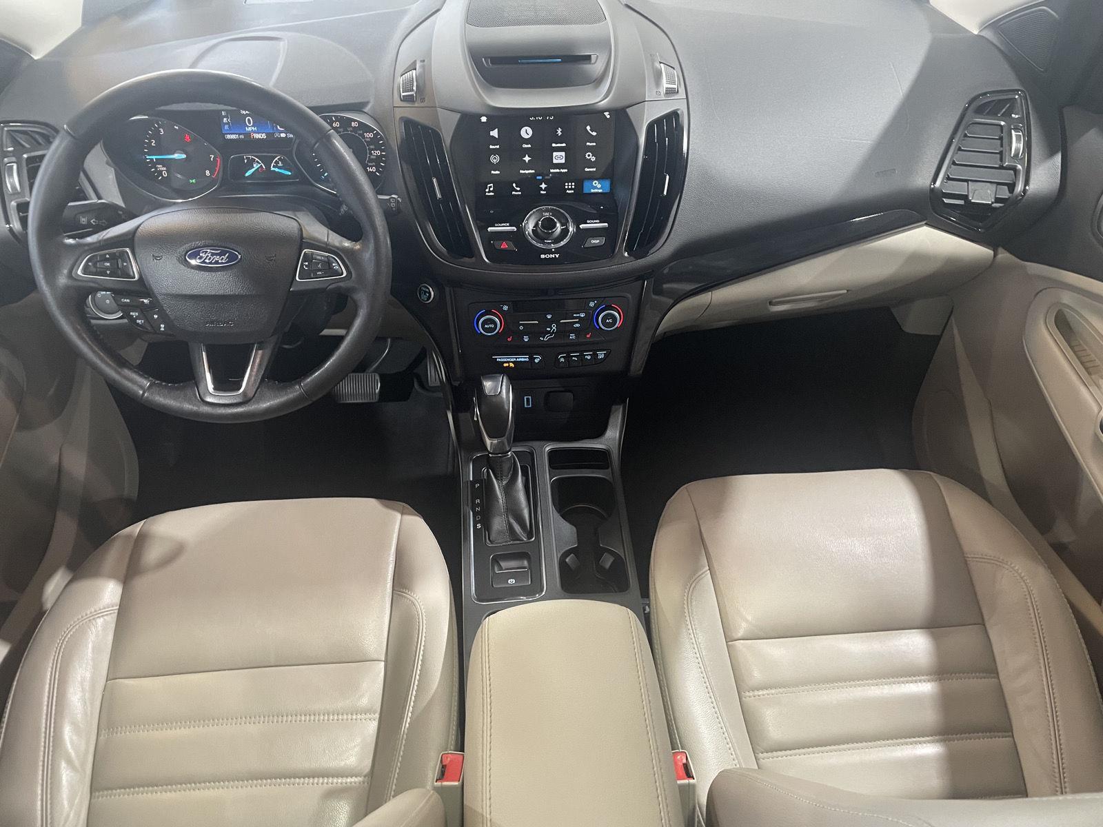 Vehicle photo 23